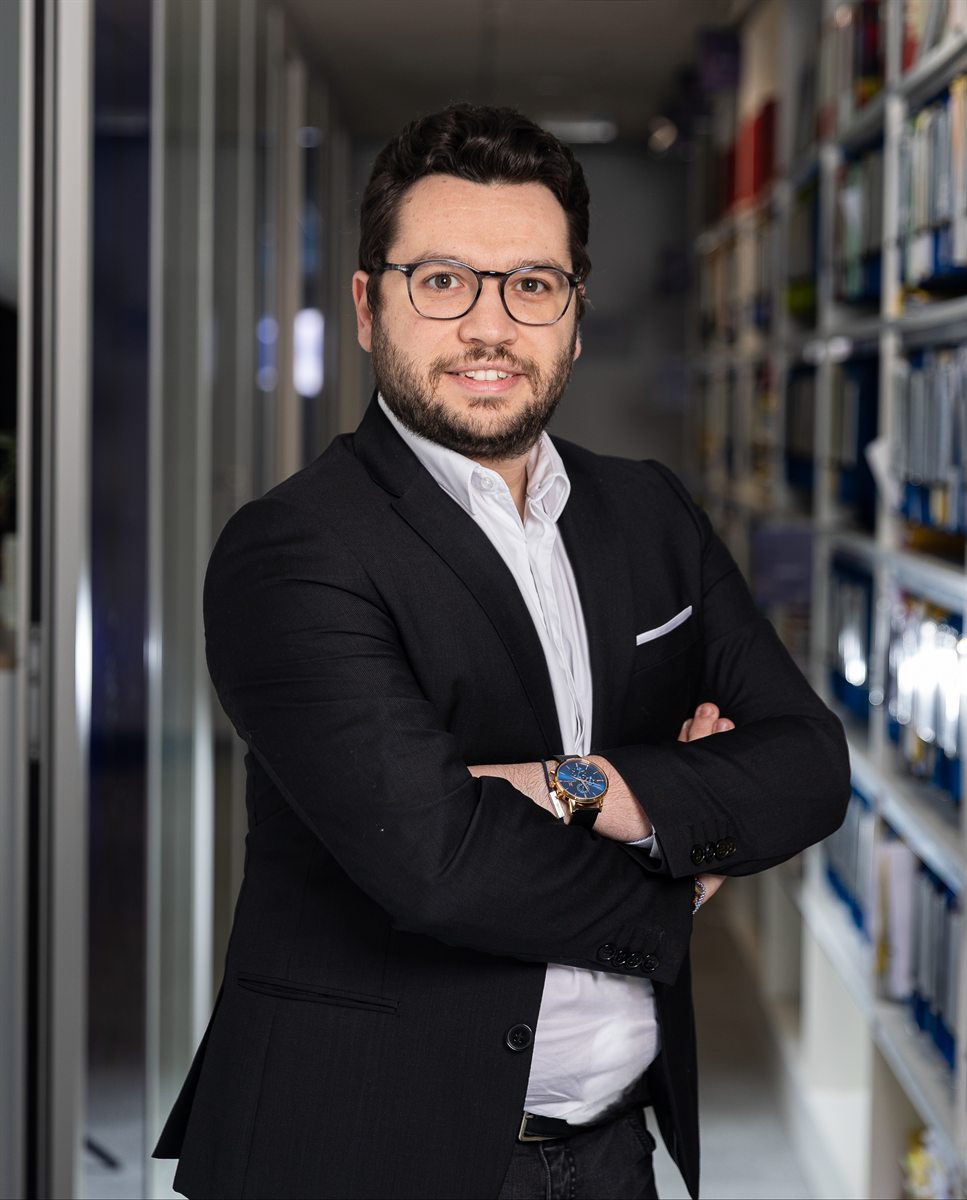 Christopher DE HARO